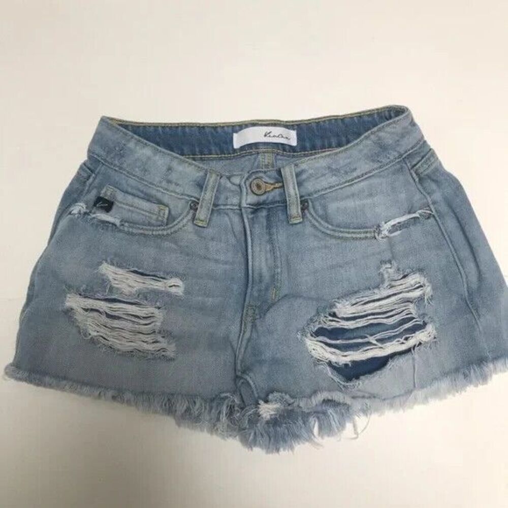 KANCAN DISTRESSED Gizelle Mid Rise Boyfriend Light Wash Cutoff‎ Shorts size 0/23